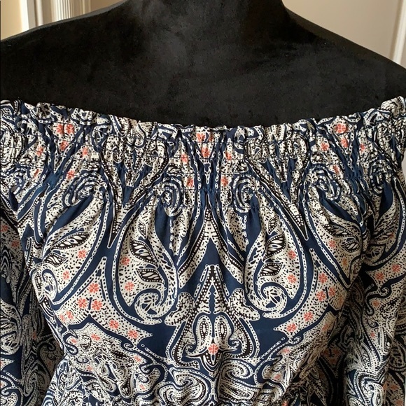 CUPCAKES AND CASHMERE......off the shoulder dress - Picture 5 of 10